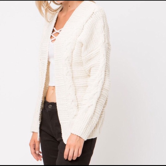 ❗️One Left ❗️NWT Vanilla Chenille Cardigan - Picture 4 of 6